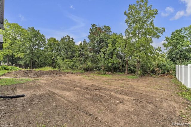 13330 Strong Boulevard, South Rockwood, MI 48179
