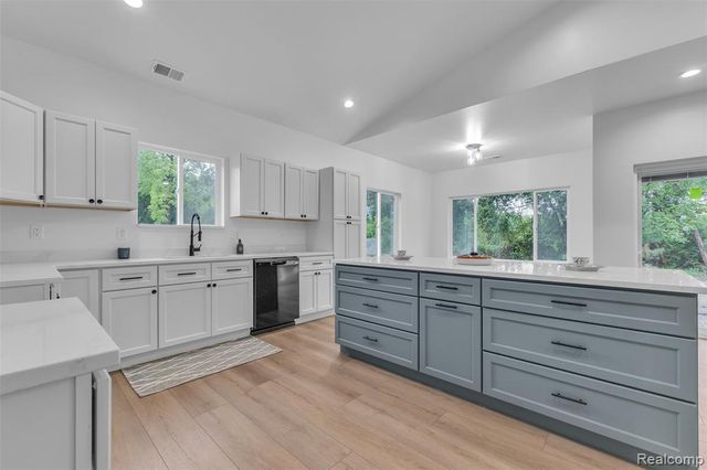 13330 Strong Boulevard, South Rockwood, MI 48179