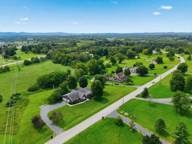 101 Whispering Hills Drive, Berea, KY 40403