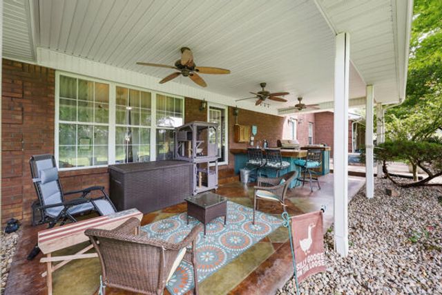 101 Whispering Hills Drive, Berea, KY 40403