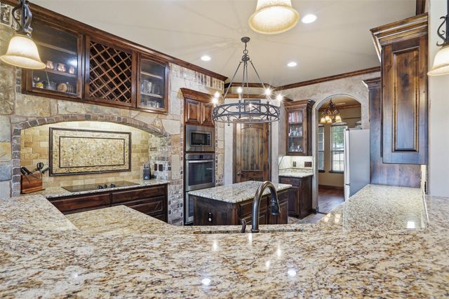 176 Horizon Circle, Azle, TX 76020