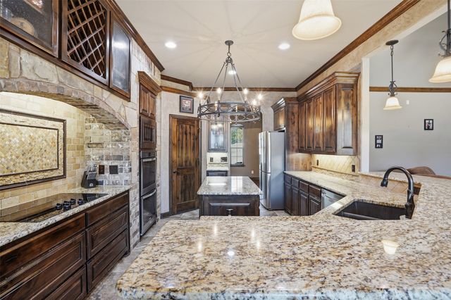 176 Horizon Circle, Azle, TX 76020