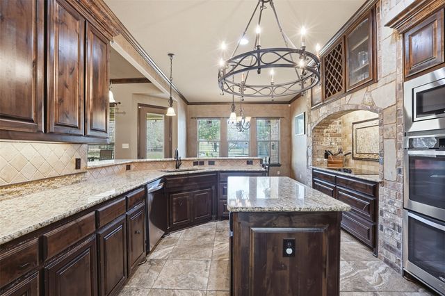 176 Horizon Circle, Azle, TX 76020