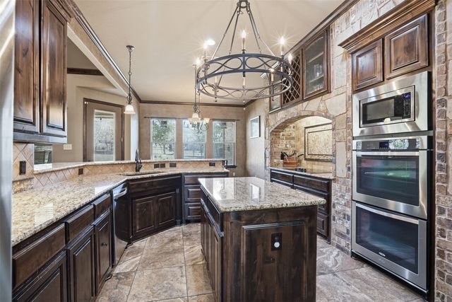 176 Horizon Circle, Azle, TX 76020