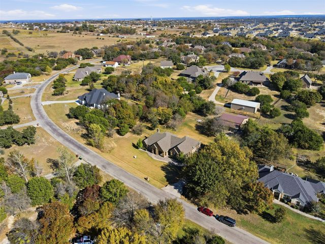 176 Horizon Circle, Azle, TX 76020