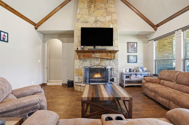 176 Horizon Circle, Azle, TX 76020