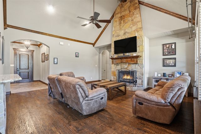 176 Horizon Circle, Azle, TX 76020