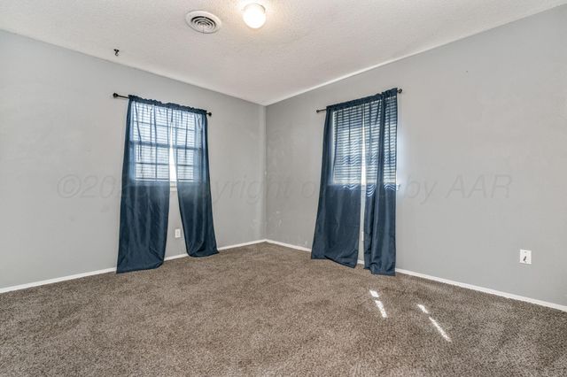 1704 Holly Lane, Pampa, TX 79065