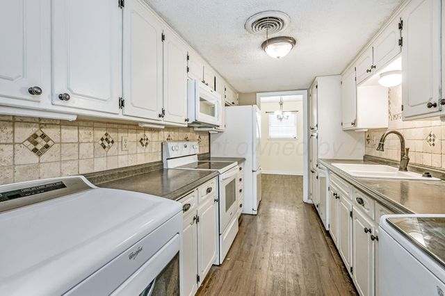 1704 Holly Lane, Pampa, TX 79065