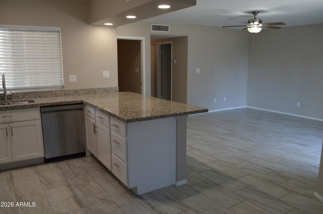 2910 W MARCONI Avenue 113, Phoenix, AZ 85053