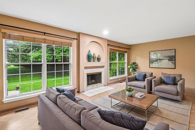 620 N CHARTER HALL Drive, Palatine, IL 60067