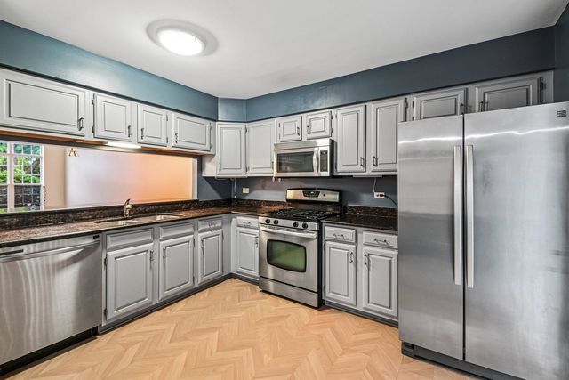 620 N CHARTER HALL Drive, Palatine, IL 60067