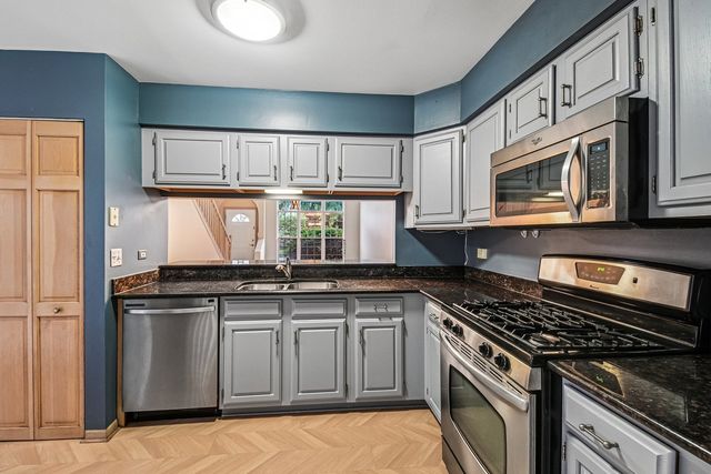 620 N CHARTER HALL Drive, Palatine, IL 60067