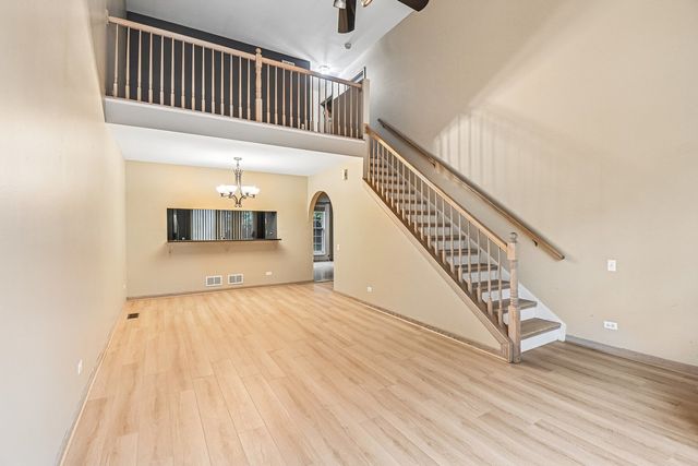 620 N CHARTER HALL Drive, Palatine, IL 60067