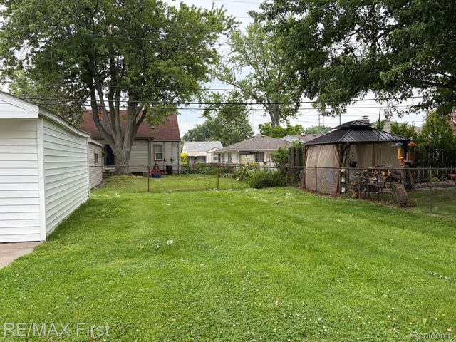 22921 Gaukler Street, St. Clair Shores, MI 48080