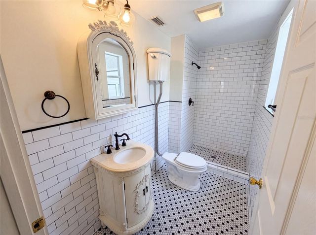 111 S OLEANDER AVENUE, Sanford, FL 32771