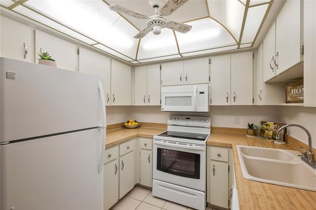 2261 SHELLY DRIVE D, Palm Harbor, FL 34684