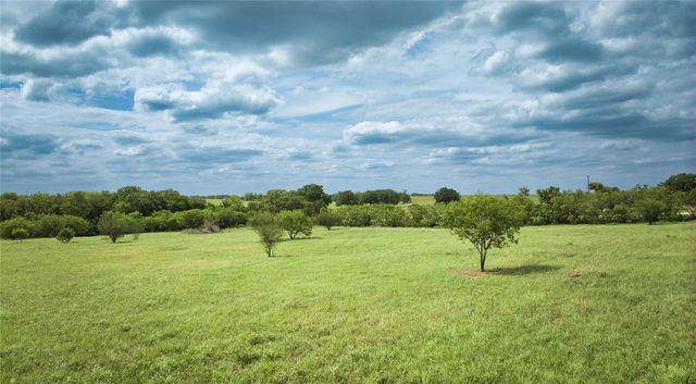 9296 Fm 713, Dale, TX 78616
