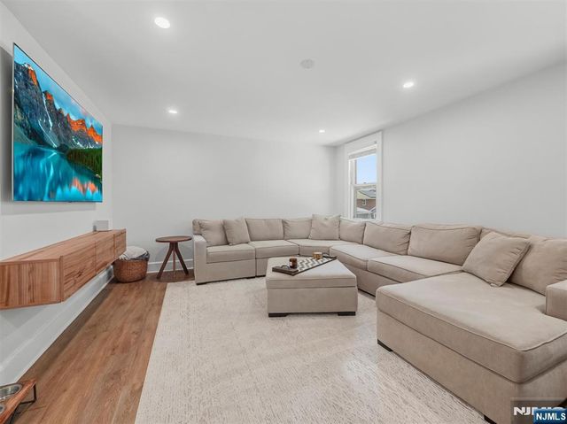 510 9th Street, Carlstadt, NJ 07072