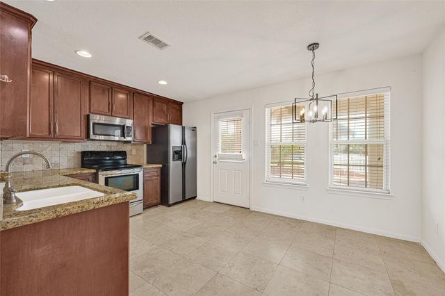 2767 Broadway Street, Dickinson, TX 77539