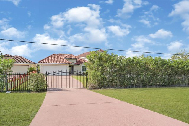 2767 Broadway Street, Dickinson, TX 77539