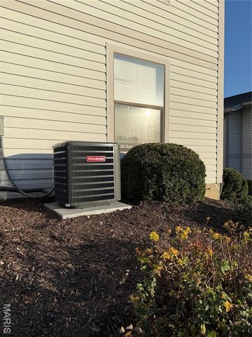 1631 Summergate Parkway I, St Peters, MO 63303