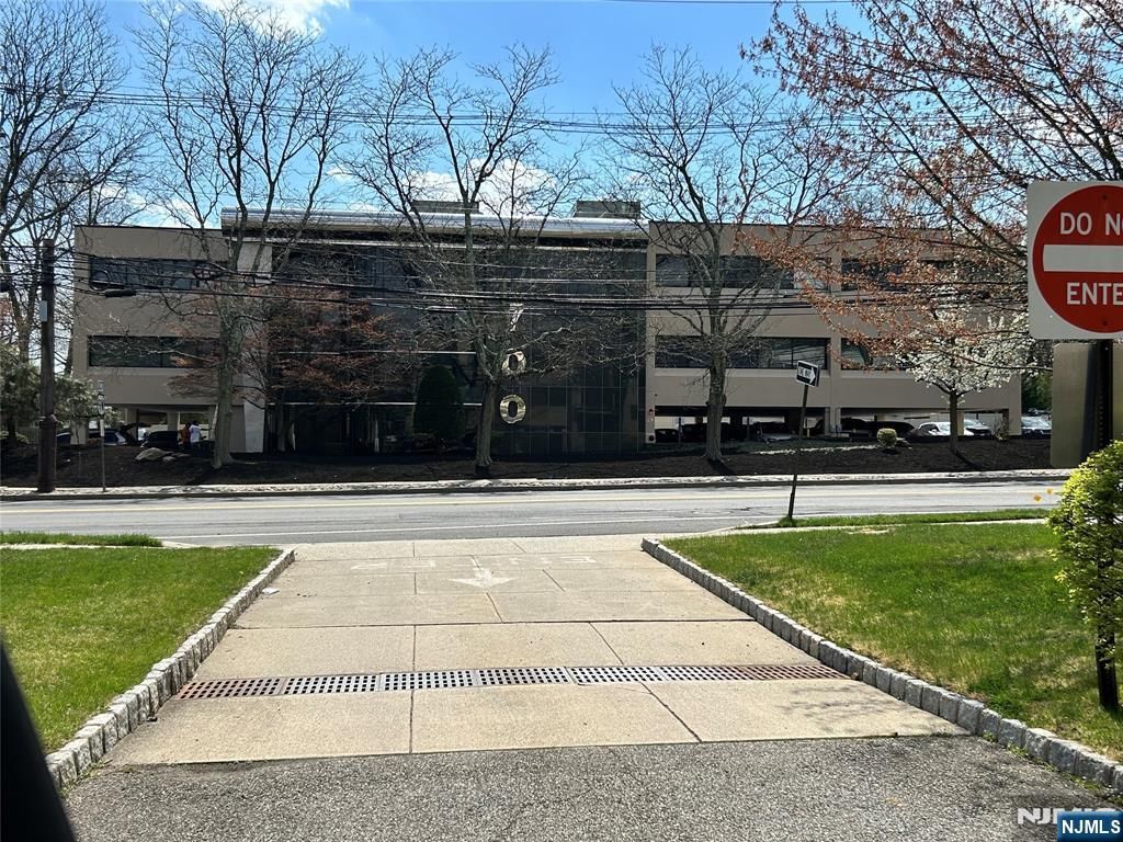 700 E Palisade Avenue G-1, Englewood Cliffs, NJ 07632