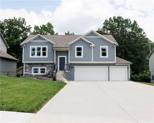 8815 W Longview Parkway, Kansas City, MO 64138