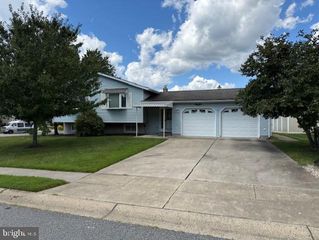 22 COGNAC DR, Newark, DE 19702