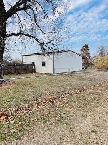 410 Sky Lane, Tuttle, OK 73089