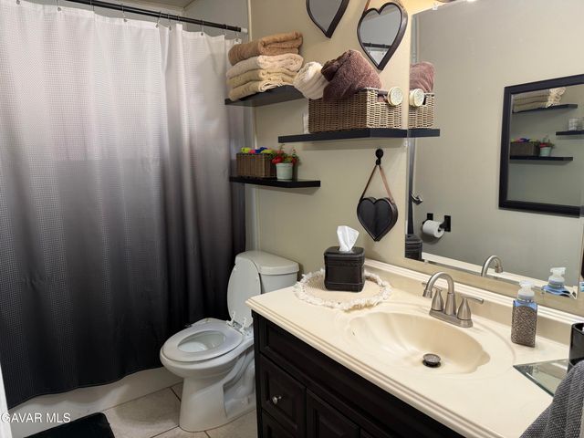 44213 Fenhold Street, Lancaster, CA 93535