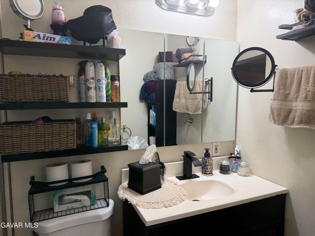 44213 Fenhold Street, Lancaster, CA 93535