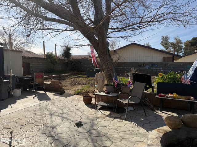 44213 Fenhold Street, Lancaster, CA 93535