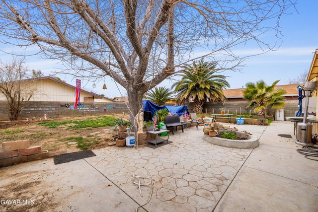 44213 Fenhold Street, Lancaster, CA 93535