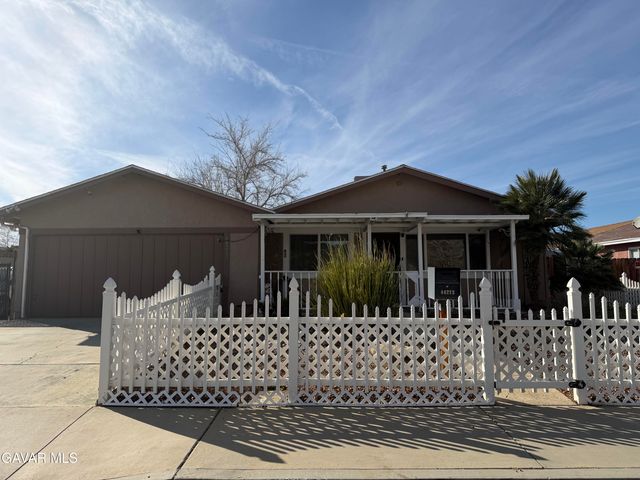 44213 Fenhold Street, Lancaster, CA 93535