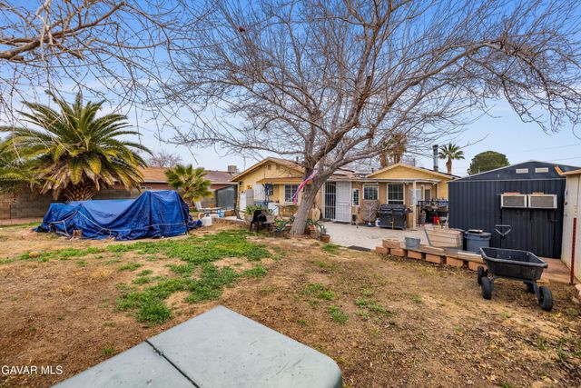 44213 Fenhold Street, Lancaster, CA 93535