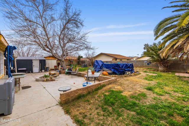 44213 Fenhold Street, Lancaster, CA 93535
