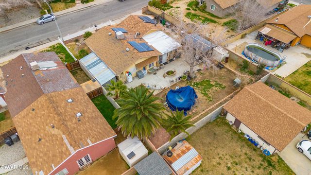 44213 Fenhold Street, Lancaster, CA 93535