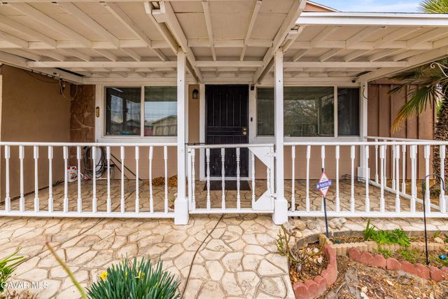 44213 Fenhold Street, Lancaster, CA 93535