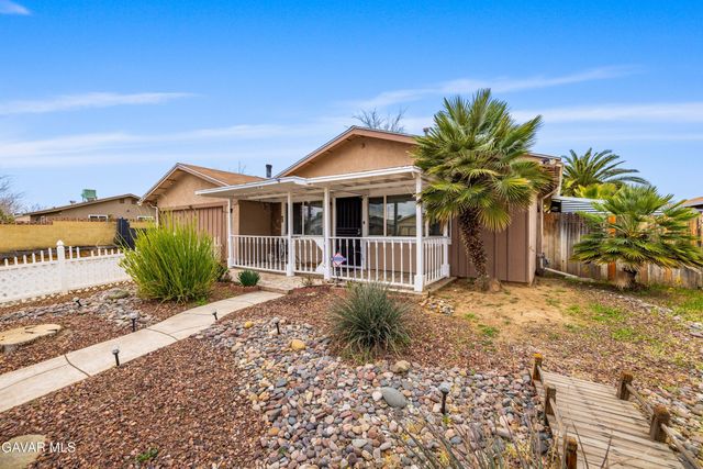 44213 Fenhold Street, Lancaster, CA 93535