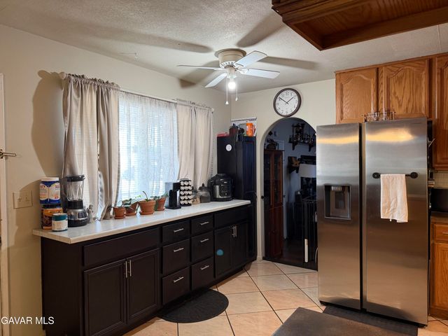 44213 Fenhold Street, Lancaster, CA 93535