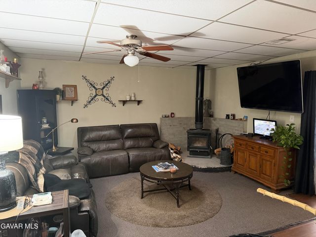 44213 Fenhold Street, Lancaster, CA 93535