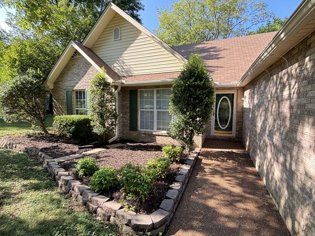 109 Redbud Dr, Hendersonville, TN 37075