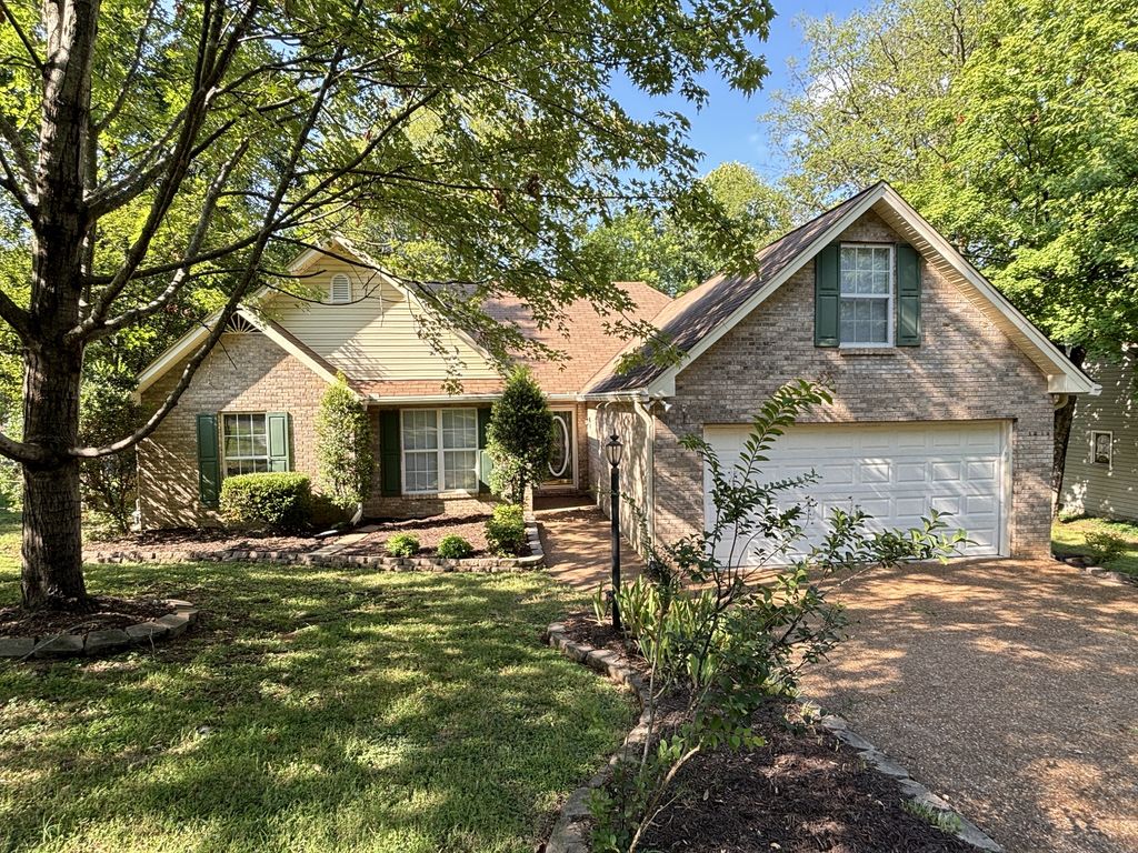 109 Redbud Dr, Hendersonville, TN 37075