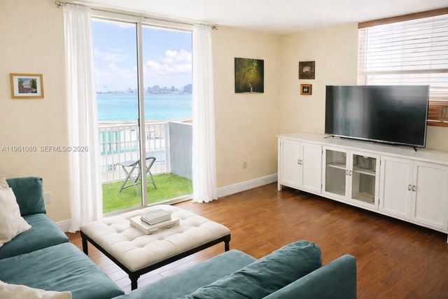 1801 S Treasure Dr 426, North Bay Village, FL 33141