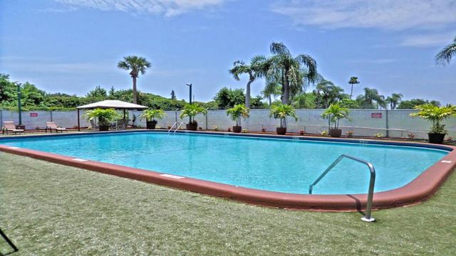 23 Crossings Circle E, Boynton Beach, FL 33435
