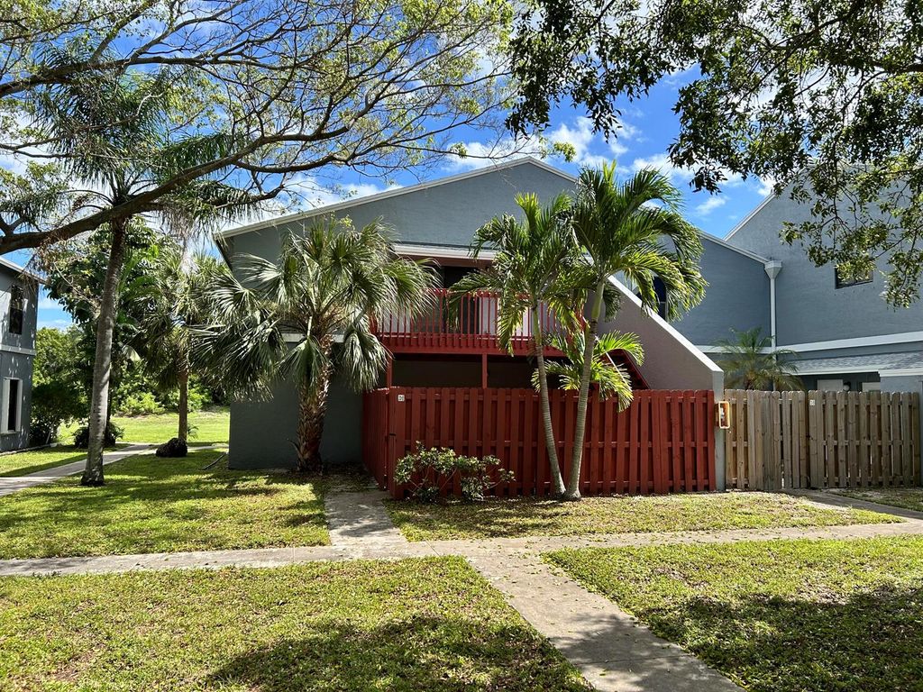 23 Crossings Circle E, Boynton Beach, FL 33435
