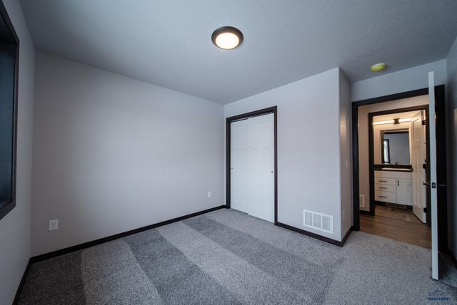 619 BULL RUN DR, Box Elder, SD 57719