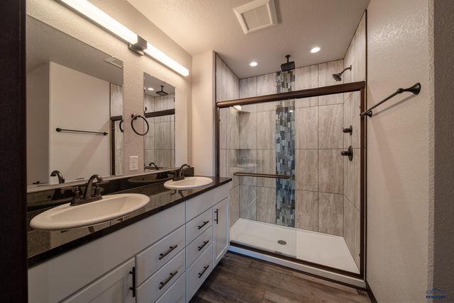 619 BULL RUN DR, Box Elder, SD 57719