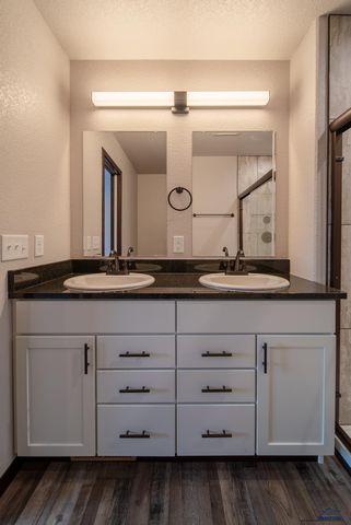 619 BULL RUN DR, Box Elder, SD 57719